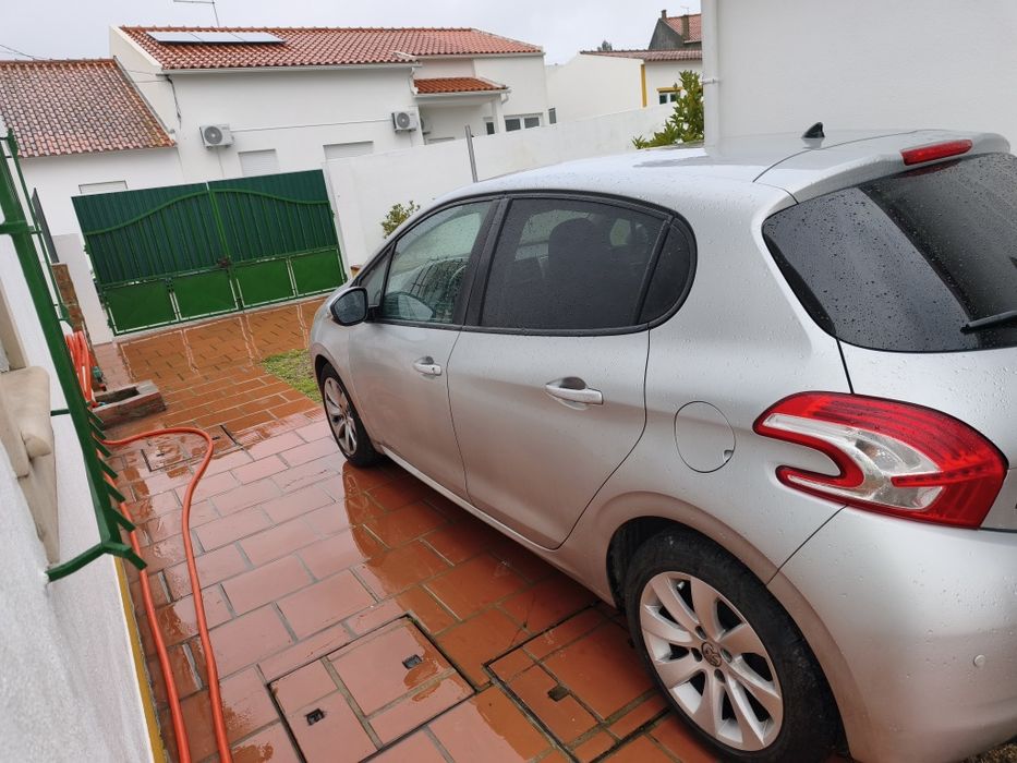 Peugeot 208 como novo
