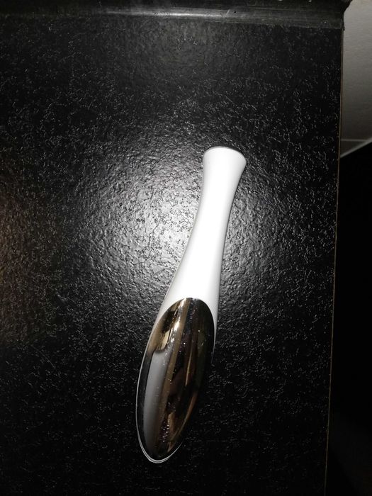 Masażer soniczny oczy twarz