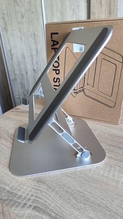 Підставка для ноутбуку розміром до 17"