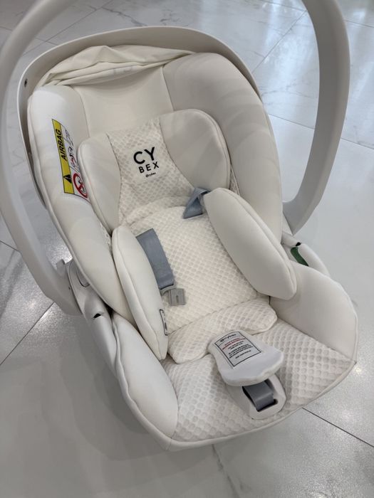 Продам  новое автокресло Cybex Cloud T i-Size Urban Mobility White