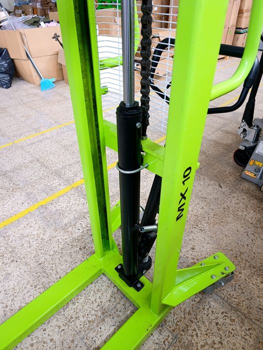 Empilhador manual / Stacker