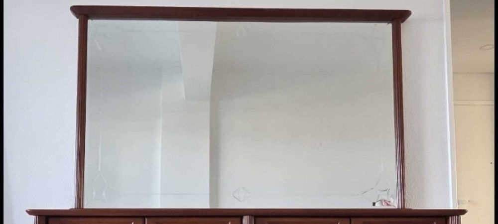 Aparador em cerejeira com espelho