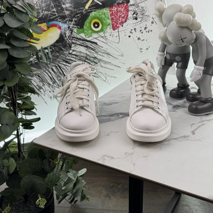 Кросівки шкіряні Alexander McQueen 39 розмір E257