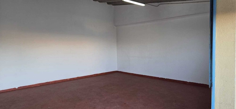 Armazém 70m2 para Arrumos