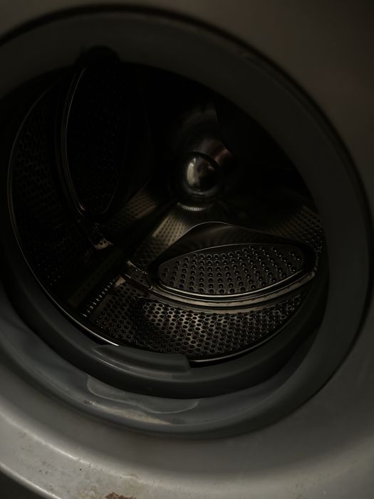 стиральная машина Samsung (модель WF7600S9R) с загрузкой 6 кг.