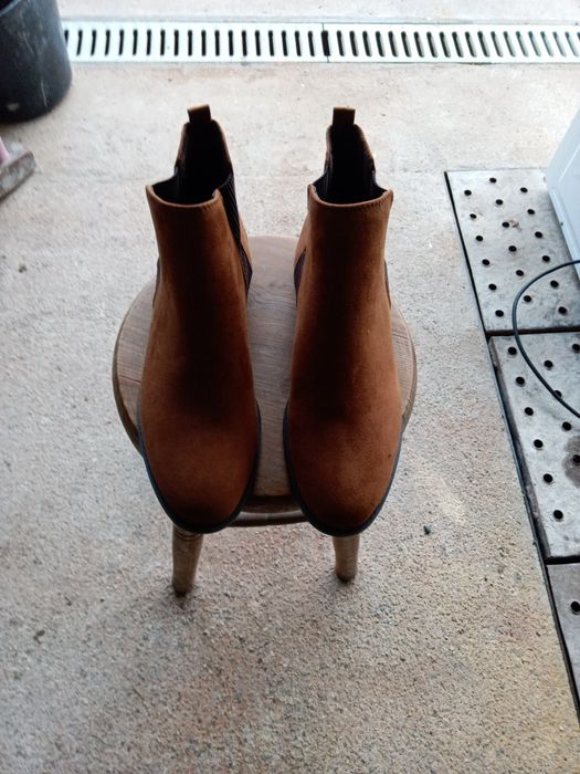 Vendo Botas e sapatilhas