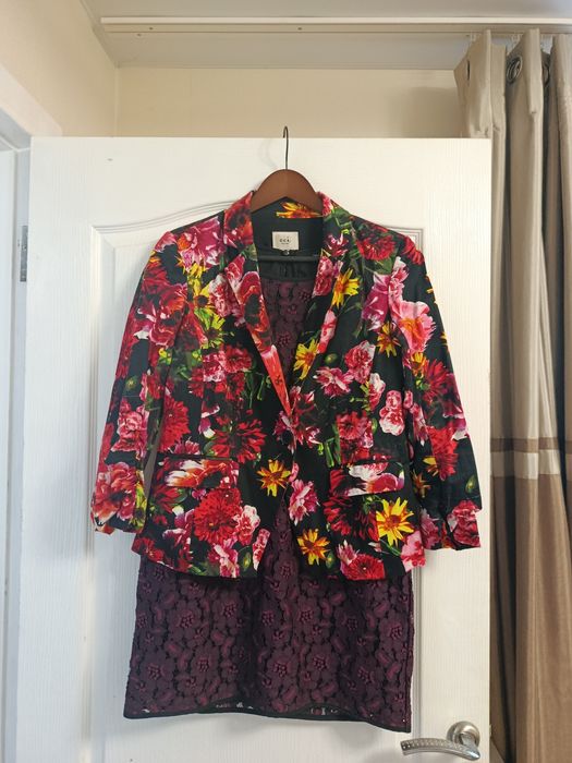 Продам платье и пиджачек р 46.48.Пиджак и  платье можно отдельно.