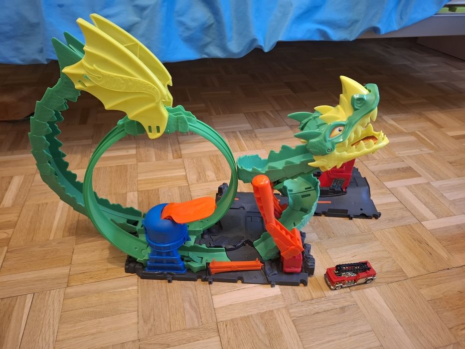 Tor Hot Wheels dragon pętla smoka