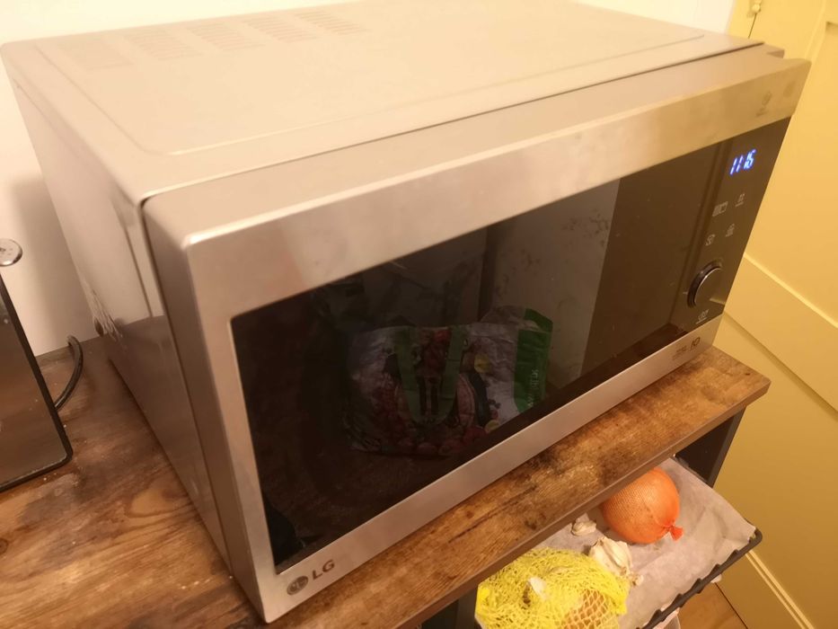 Micro-ondas com Grill LG NeoChef MH6565CPS 1000W 25 Litros Inox