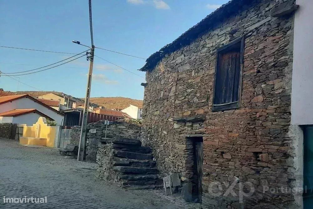 Casa de pedra em São Salvador, Mirandela