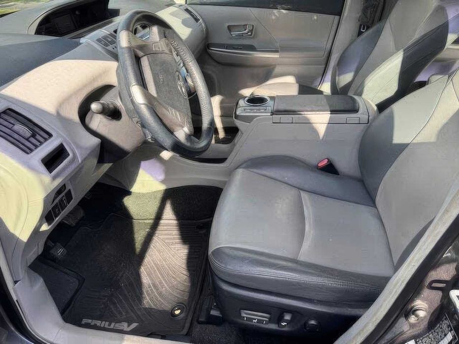 Toyota Prius v Three      2015