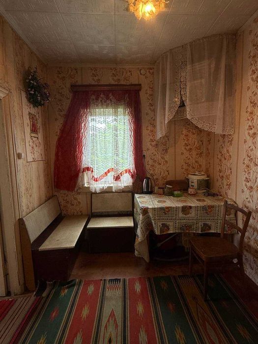 Продаж теплого будинку в смт Березне неподалік від центру