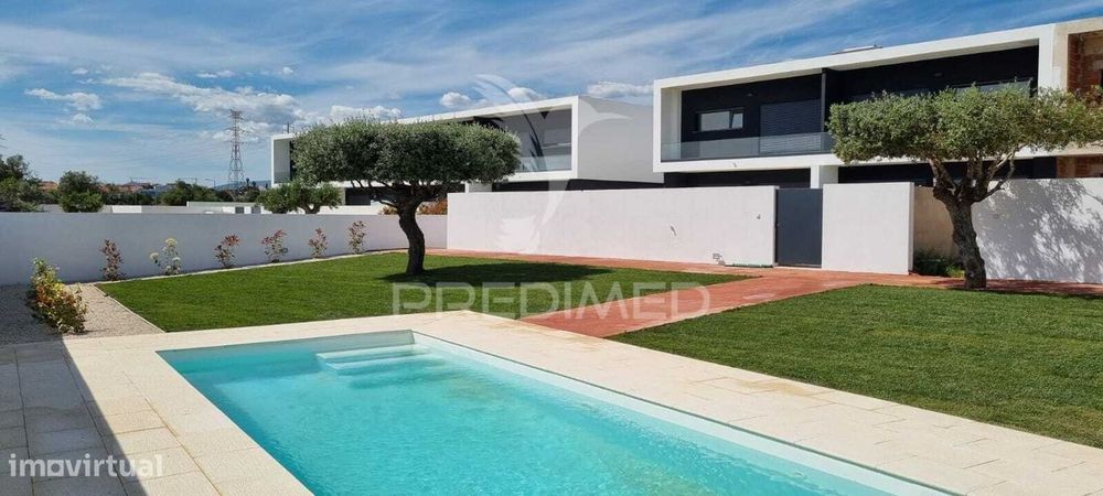 Moradia T4 -Condomínio Fechado Éden Entroncamento