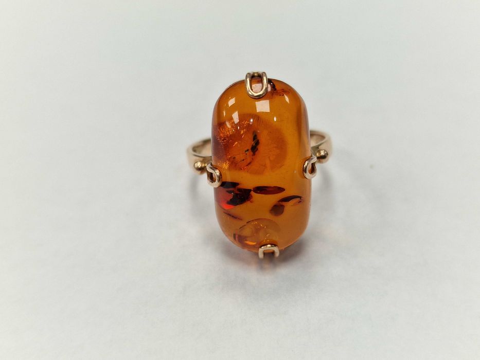 Złoty pierścionek damski/ 585/ 5.24 gra/ R18/ Bursztyn/ Polska 1963-86