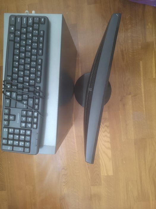 Sprzedam komputer z monitorem