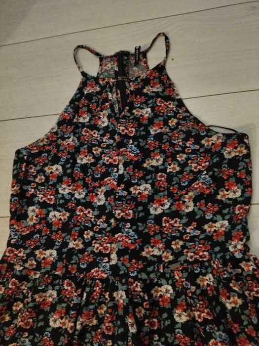 Sukienka w kwiatki cropp