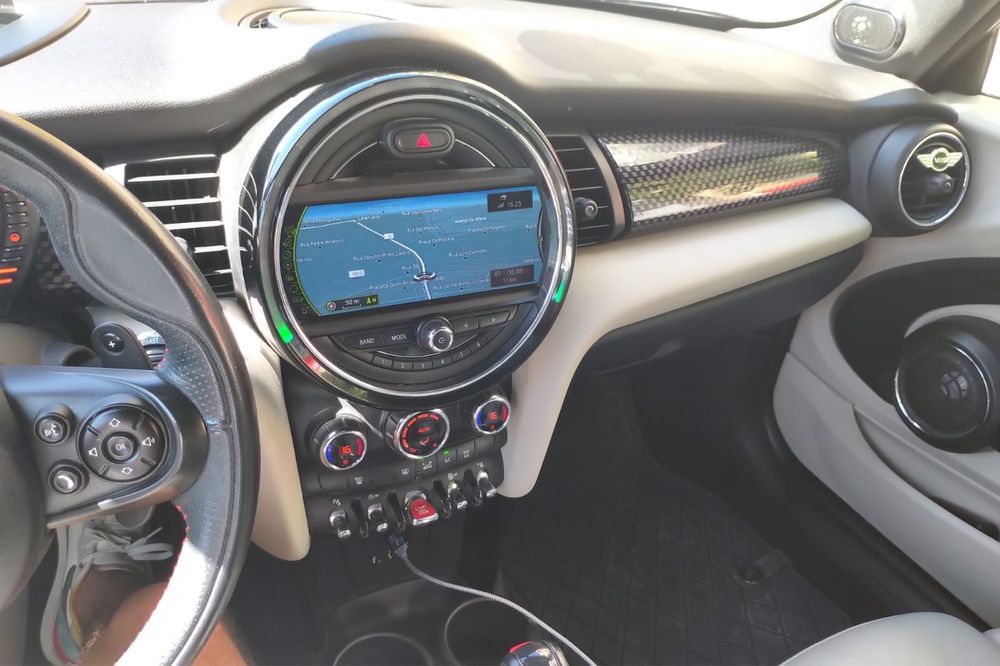 Mini Cooper S com apenas 79.000 quilometros