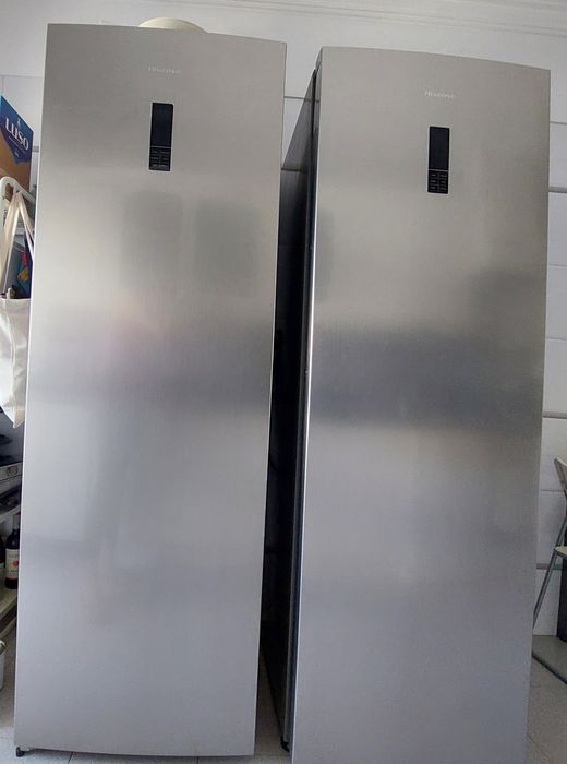 Frigorífico e Arca Vertical Hisense (conjunto)