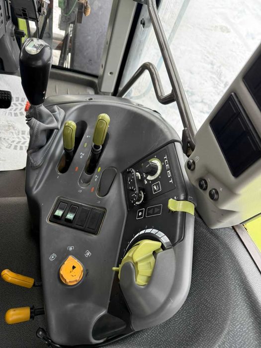 Трактор Ares 557 З фронтальним навантажувачем