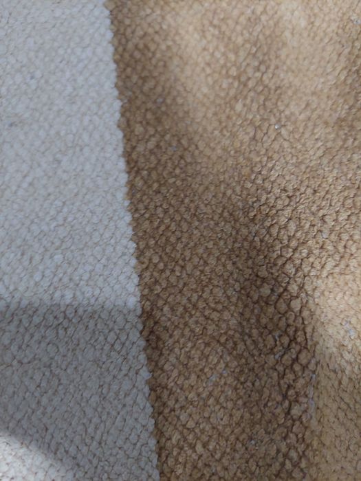 Carpete tons castanhos muito boa.