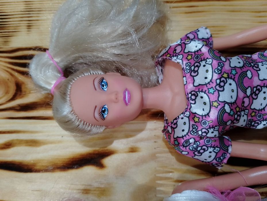 Piękna lalka Barbie sukienka Hello Kitty