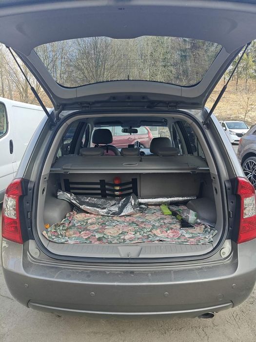 Kia Caren's 1.6 2011року