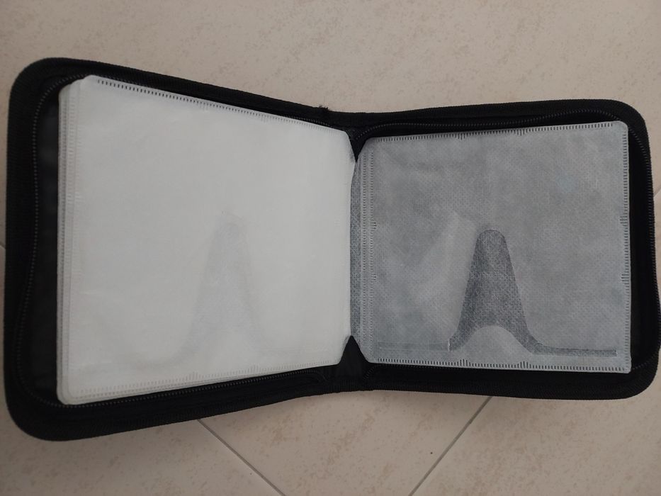 Bolsa para CD'S impecável