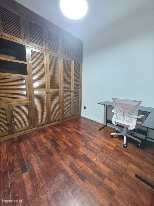2 Lugares de Garagem - T2 Mobilado junto à Av. da República - Gaia