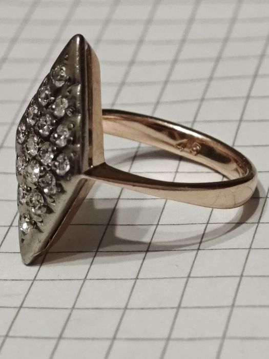 Золота каблучка, з діамантами 0.72 ct, 583 проба.