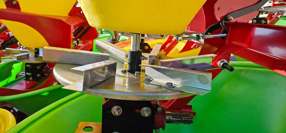 Zbiornik 400L Lejek Rozsiewacz do nawozu Demarol