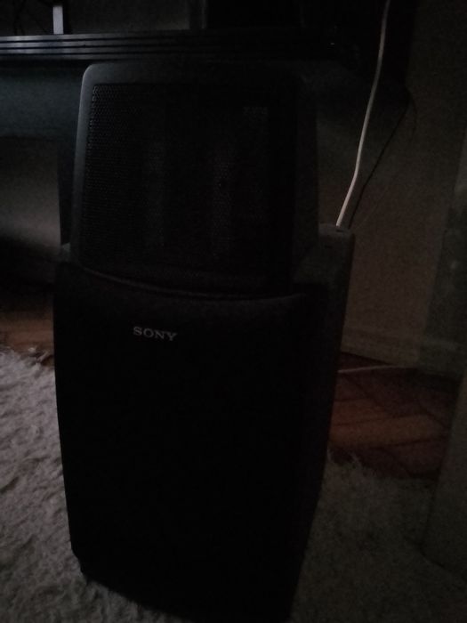 Colunas de som em preto