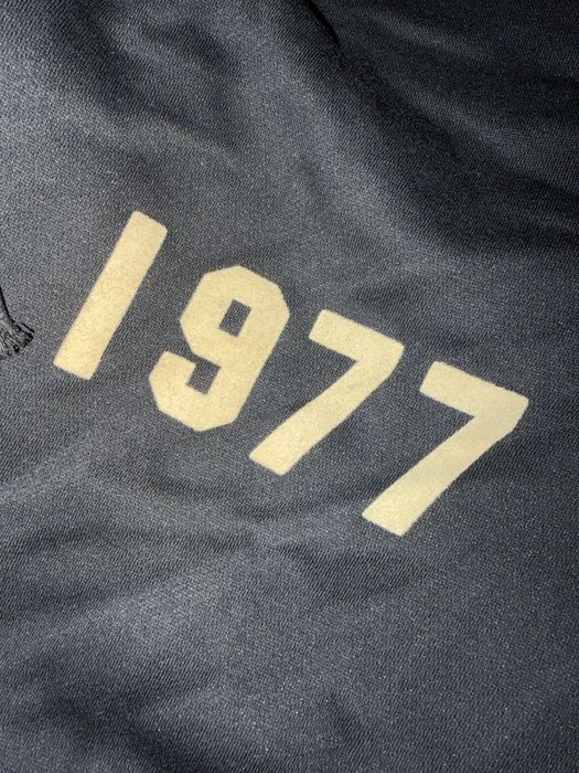 Dres essentials 1977