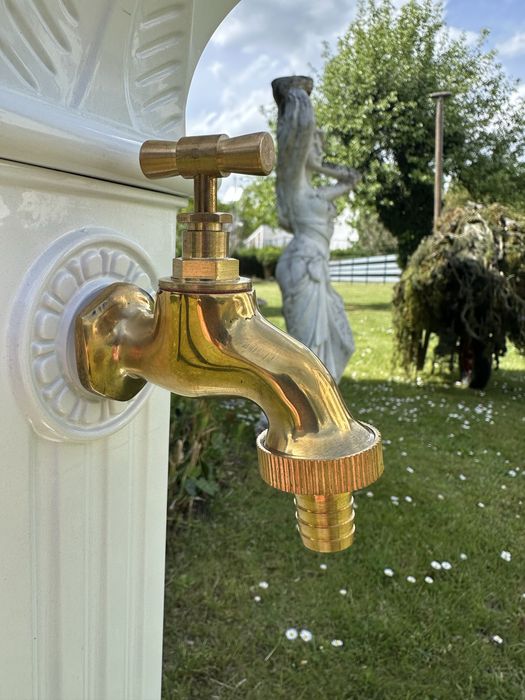 Kran ogrodowy w klasycznym stylu