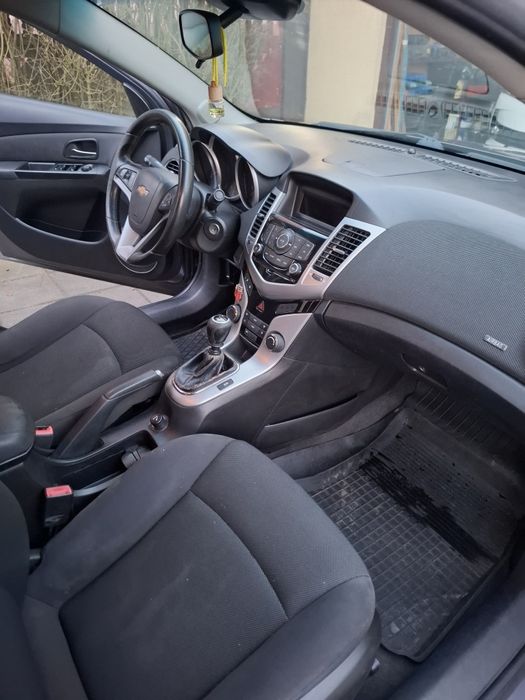 Chevrolet Cruz 2011 sedan 1,6 benzyna
