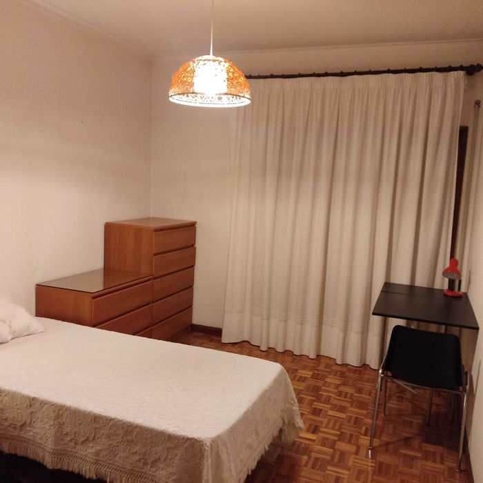quarto a estudantes