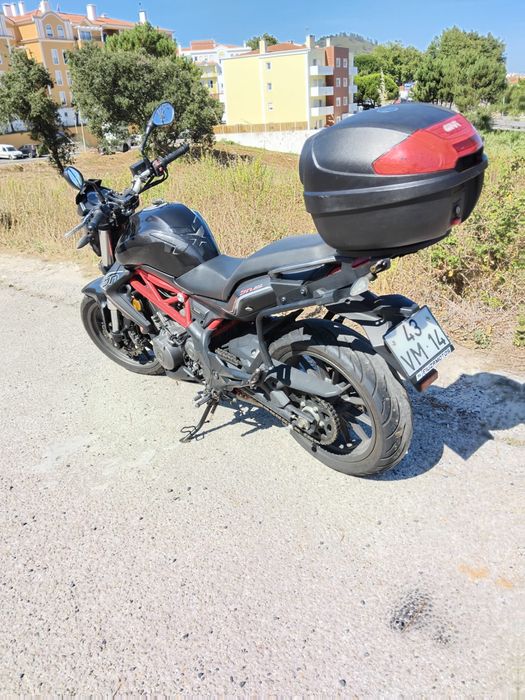 Benelli Bn302 Vermelha e Preta