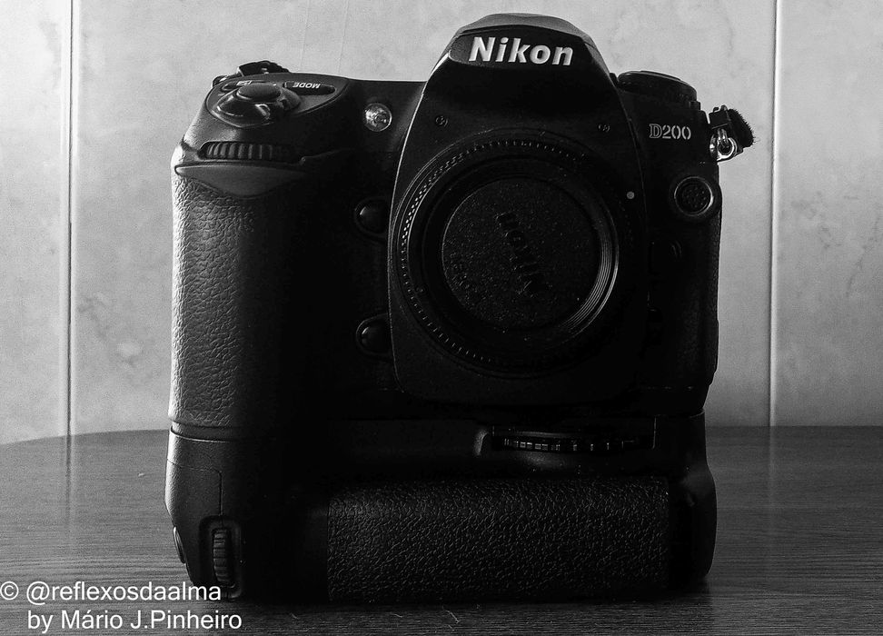 Câmara Nikon D 200