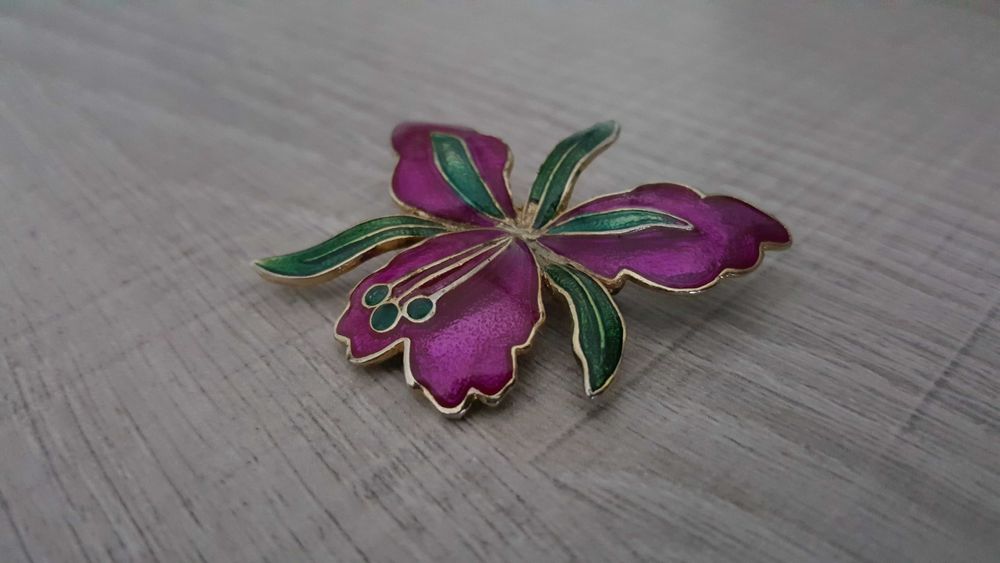 Broszka z okresu prl