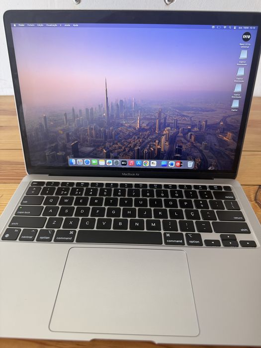 Macbook Air M1 - 245 GB • 8RAM