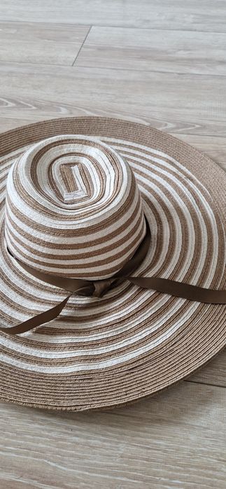 Przepiekny   Markowy Unikatowy kapelusz