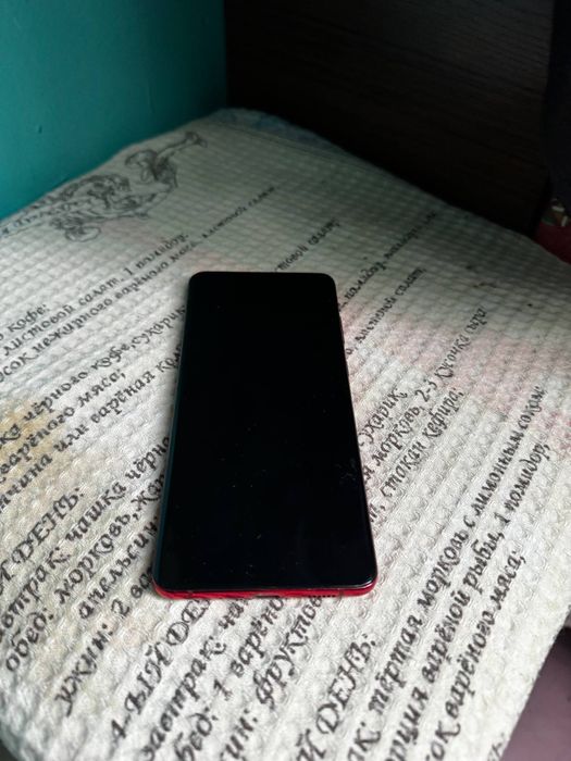 Samsung s20 plus без коробки с разбитой крышкой