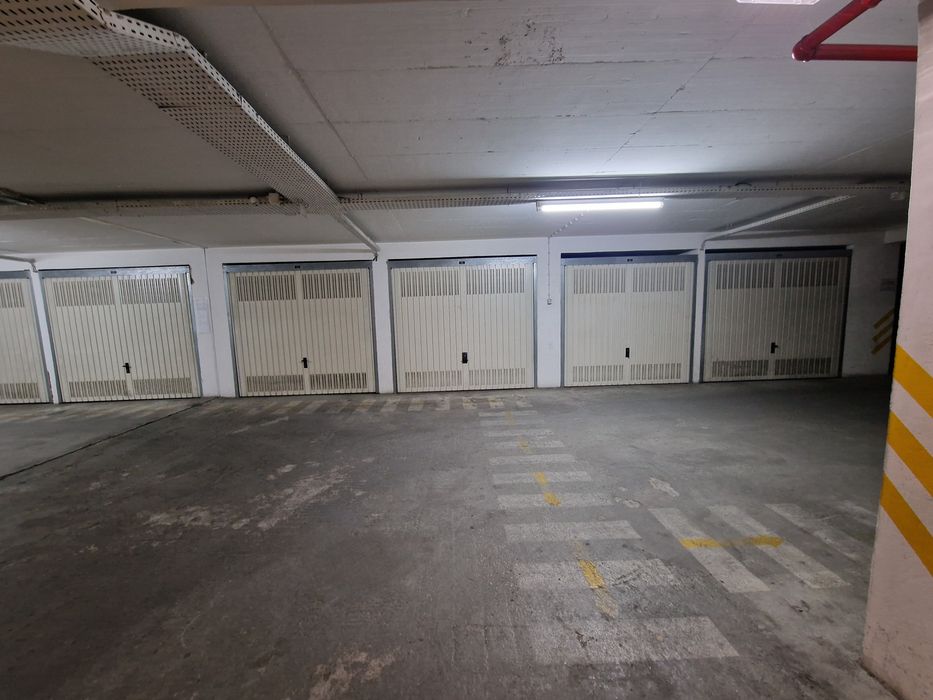 Garagem/ Box com quadro elétrico privado Alto Do Seixalinho, Santo ...