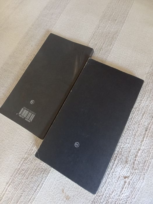 Dois livros coleção B da Estampa