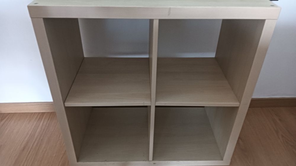 Estante castanha IKEA