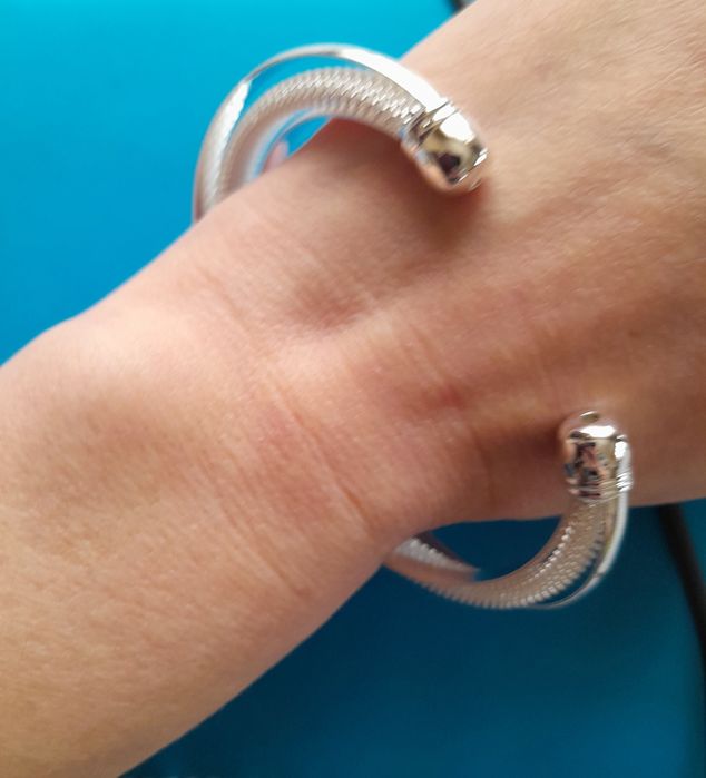 Браслет і каблучка. Біжутерія.