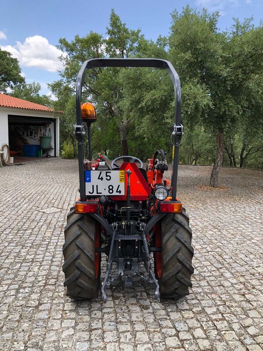 TRATOR KUBOTA B 1620 COMO NOVO + CARREGADOR FRONTAL COM BALDE + CAPINADEIRA/CORTA MATO DE CORRENTES