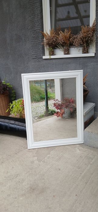 Продам дзеркало в білій рамі ш.70см *д.90см