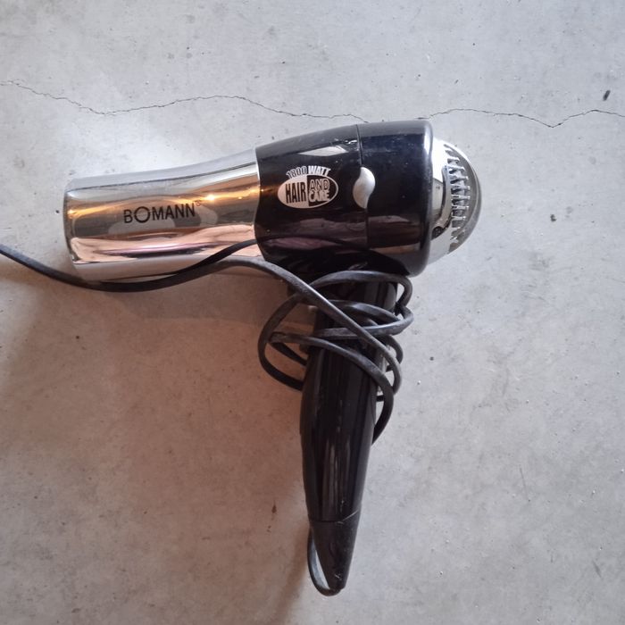 Secador de cabelo a funcionar