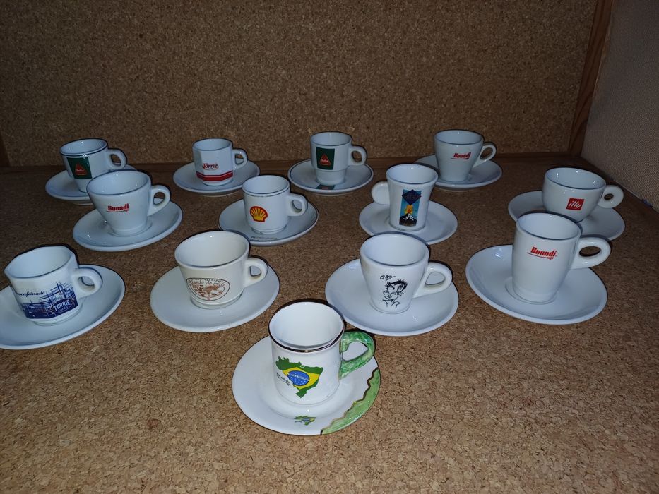 Chávenas de café + 1 pires.