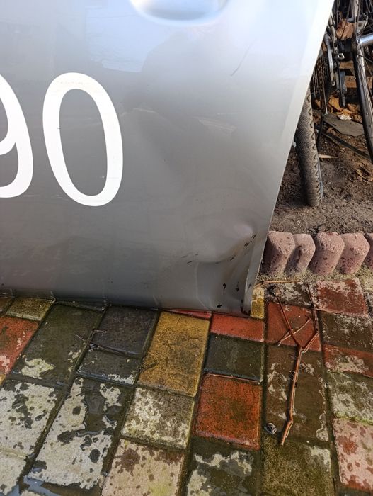 Двері nissan leaf